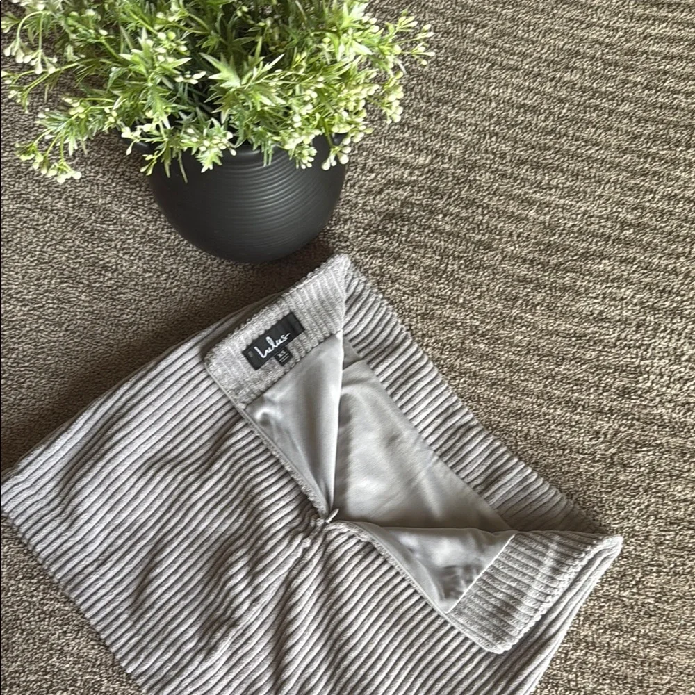 Lulu’s Gray Ribbed Skirt - Picture 2 of 5